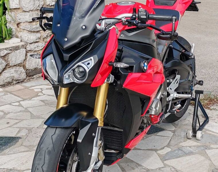 BMW S 1000r 999 cm3, kupljen novi u HR., Akrapović, registriran .., 2015 god.